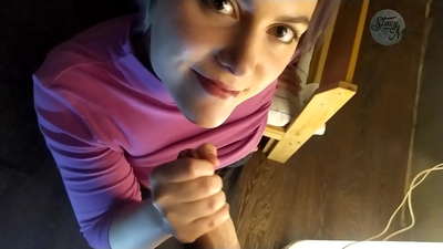 ഡിക്ക് പ്ലോട്ടും നല്ല ആഴത്തിലുള്ള ഗൾപ്പും ഉള്ള സാധാരണ റഷ്യൻ ഹോം പോൺ